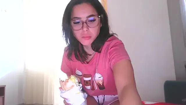 Freechat LovelyJulliette on StripChat