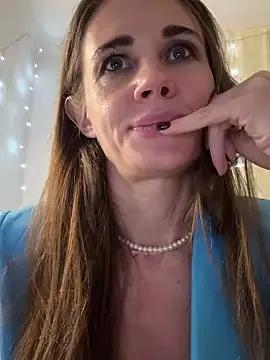 Freechat LucieMack on StripChat