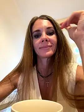 Freechat LucieMack on StripChat