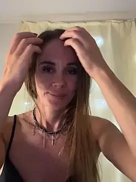 Freechat LucieMack on StripChat