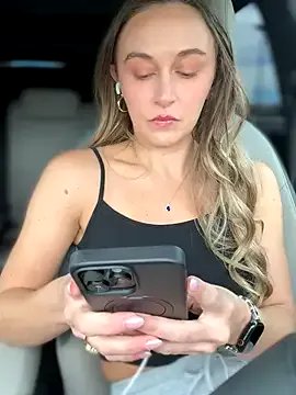 lunagirl13 on StripChat