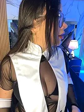 Freechat LylaLee111 on StripChat