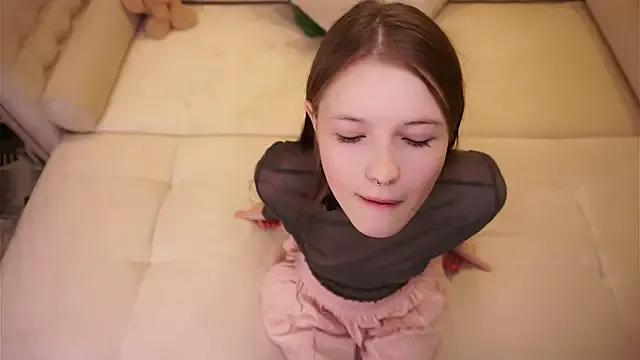 Freechat LynHillaire on StripChat