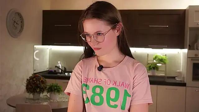 Freechat LynHillaire on StripChat