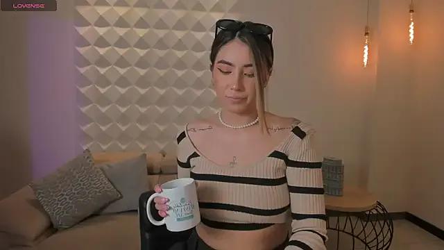 Freechat MaddisonCollins on StripChat