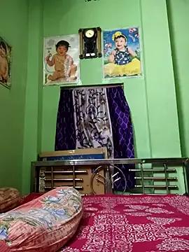 MAGGO-11 — Public pussy show