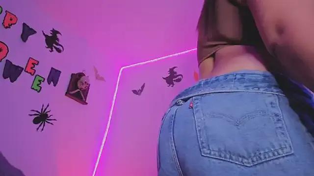 Freechat MiaCollinssx on StripChat