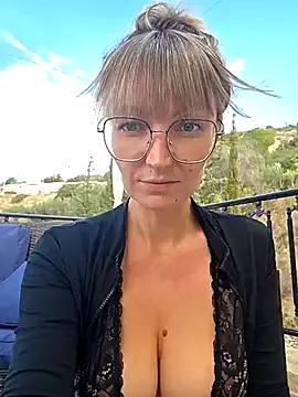 Freechat MissMialicious on StripChat