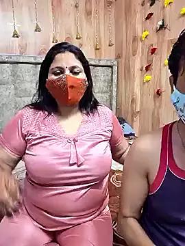 MOM-SUN-COUPLE on StripChat 