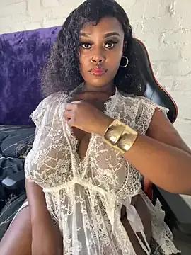 Freechat QUEEN_NOBUHLE_777 on StripChat