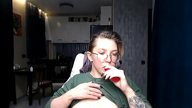 Freechat Reginasmilee on StripChat