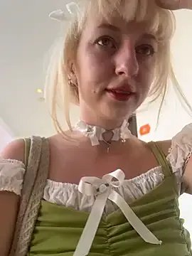 StripChat RonnieKiss is Freechat RonnieKiss — spit on pussy