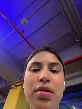 StripChat SaraParisi is Freechat SaraParisi — striptease full naked + Ice cube ass