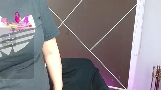 Freechat ScarletHott_ on StripChat