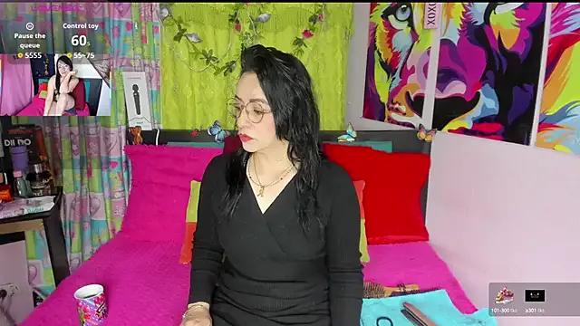 Freechat scarrlett40 on StripChat