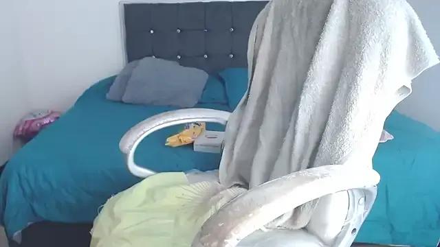 Freechat selena_yourmilf on StripChat