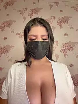 shanelle0 — Oil in m'y boobs