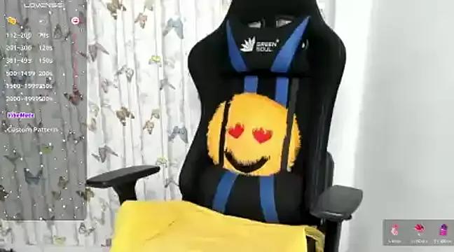 Freechat Smiley_Riya on StripChat