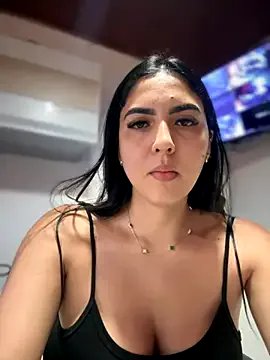 Sofia_Collins- on StripChat