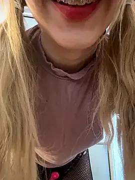 Group SweetBunnyGF on StripChat