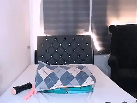 Freechat sylvannia_cumslut on StripChat