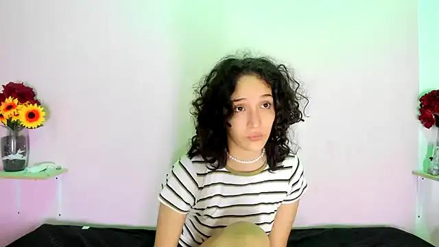 Freechat TeensNews18 on StripChat