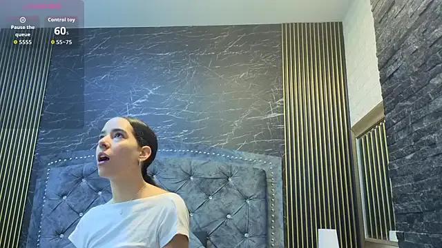 Freechat violett__golden on StripChat