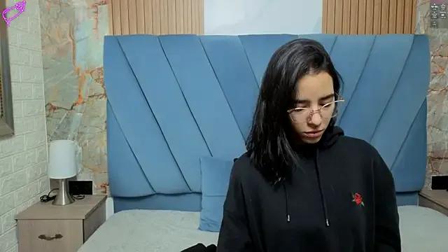 Freechat violett__golden on StripChat