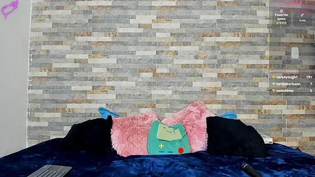 Freechat violett__golden on StripChat