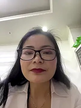 Freechat water-h on StripChat