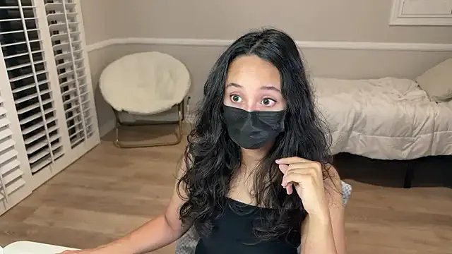 WinnieRin on StripChat