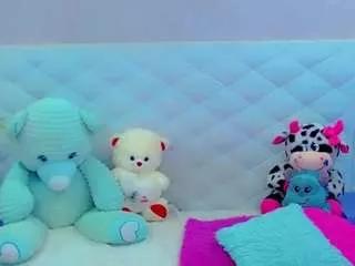 alanna-dollsx on CamSoda 