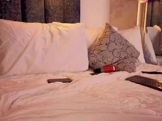 arianna-suarezz on CamSoda 