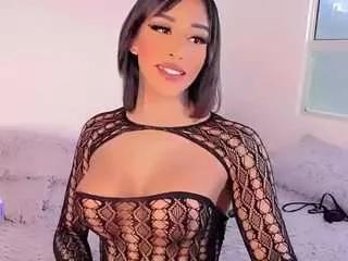 bellahottestt on CamSoda 