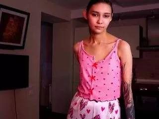 bellaloveme on CamSoda 