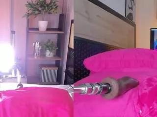 cinnamonafrodit on CamSoda 