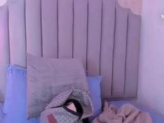 danna-dangerous on CamSoda 