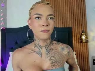 danna-dangerous on CamSoda 