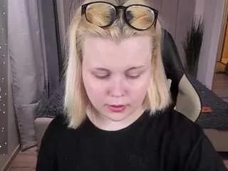 elielee on CamSoda 