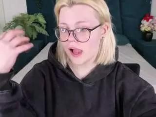 elielee on CamSoda 