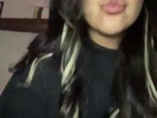 ellumiie on CamSoda