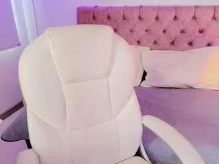 emma-monserratt on CamSoda 