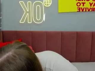 emmaadorablle on CamSoda 