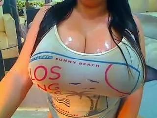 hillarysofia on CamSoda 