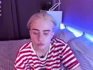 leoncrystall on CamSoda