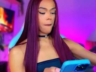queen-violett1 on CamSoda 