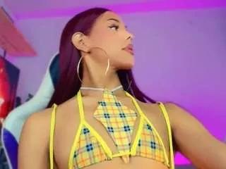 queen-violett1 on CamSoda 