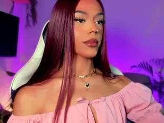 queen-violett1 on CamSoda 