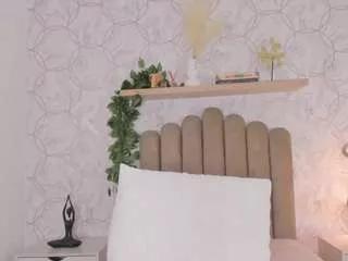 roma-love on CamSoda