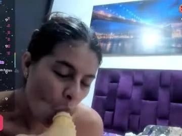 alicia_whittee — GOAL: anal fuck [132 tokens remaining] #bigass #squirt #anal #colombia #lovense Lovense Tip Goals